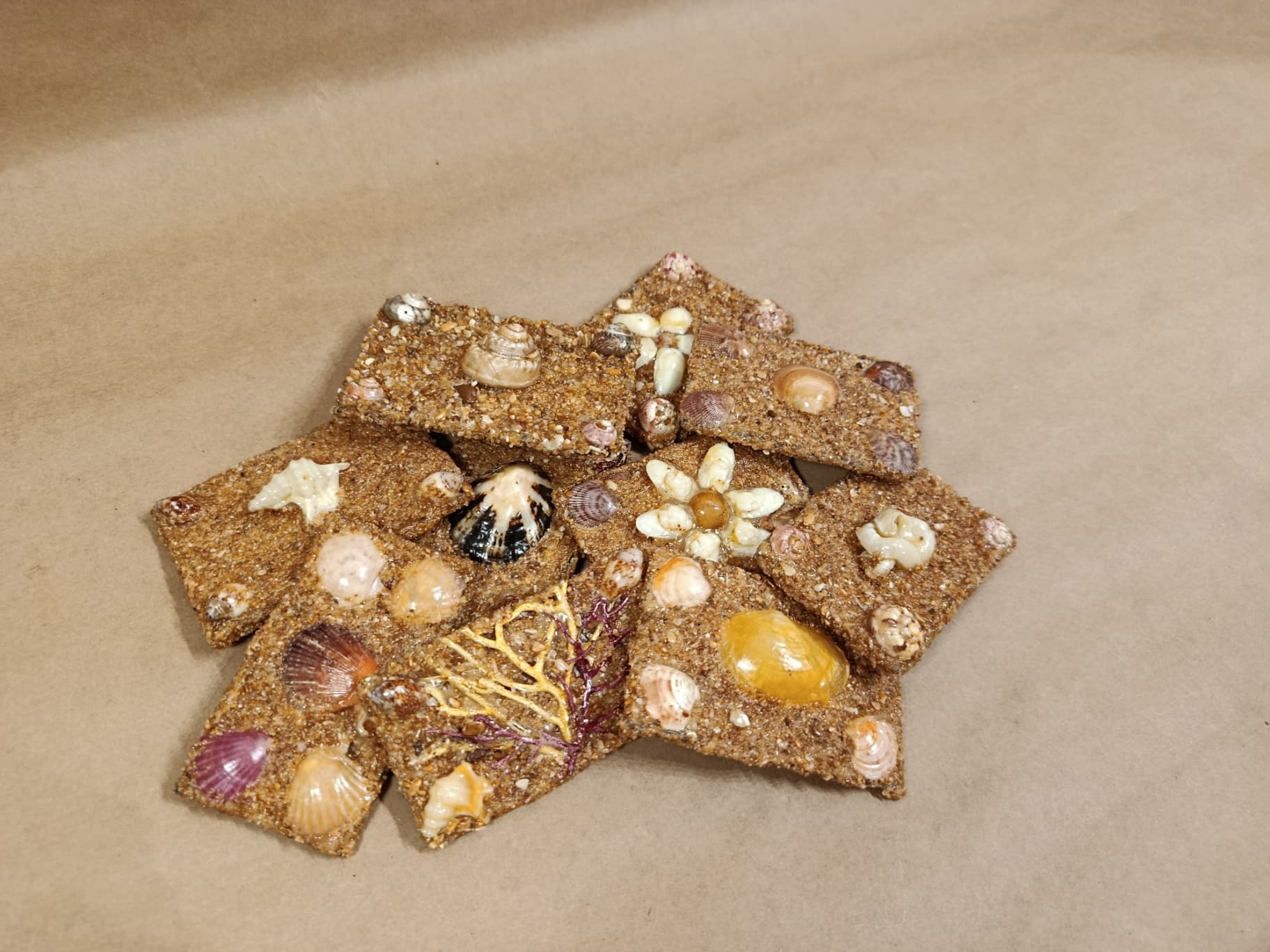Magnéticos retangulares do mar feito à mão com Areia, conchas, búzios, corais decorativos, base magnética e acabamento artesanal