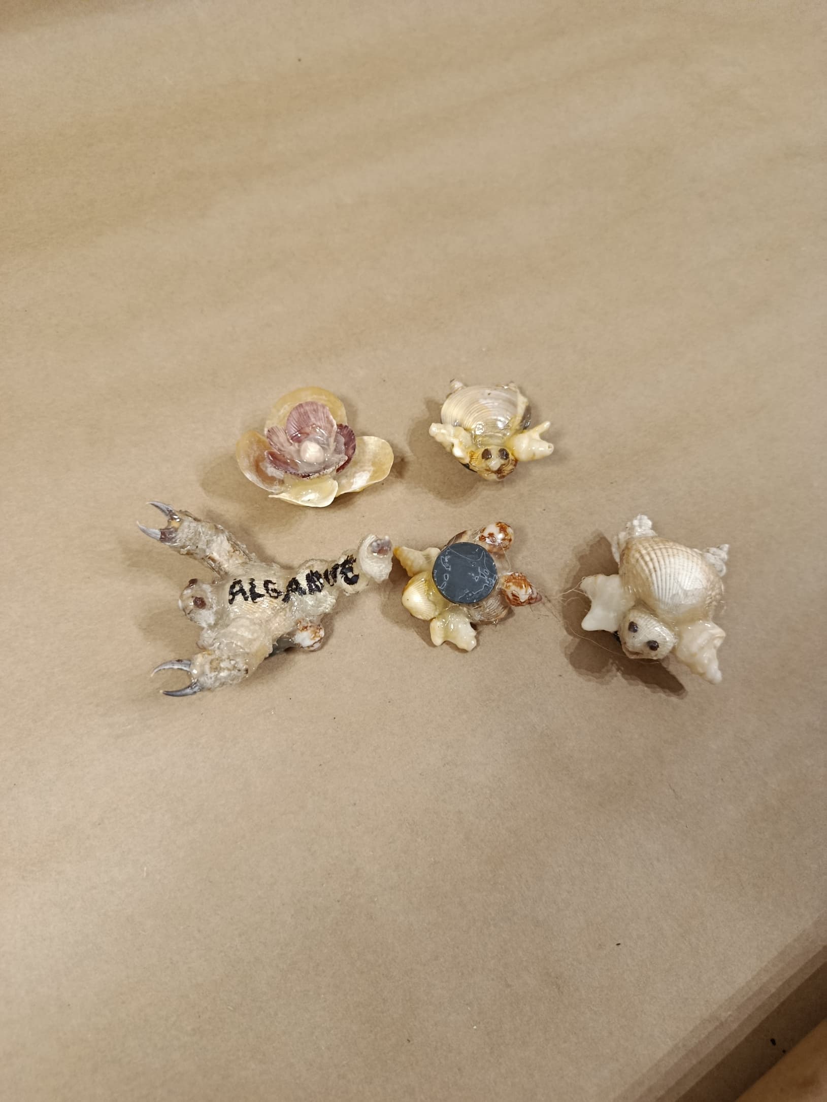 Mini figuras magnéticas do mar feito à mão com Conchas, búzios, base magnética e acabamento artesanal